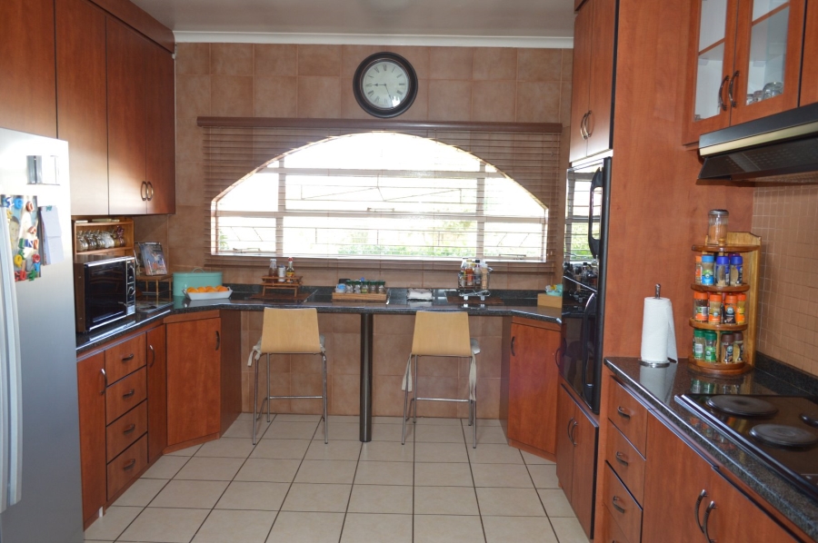 6 Bedroom Property for Sale in Flamwood North West